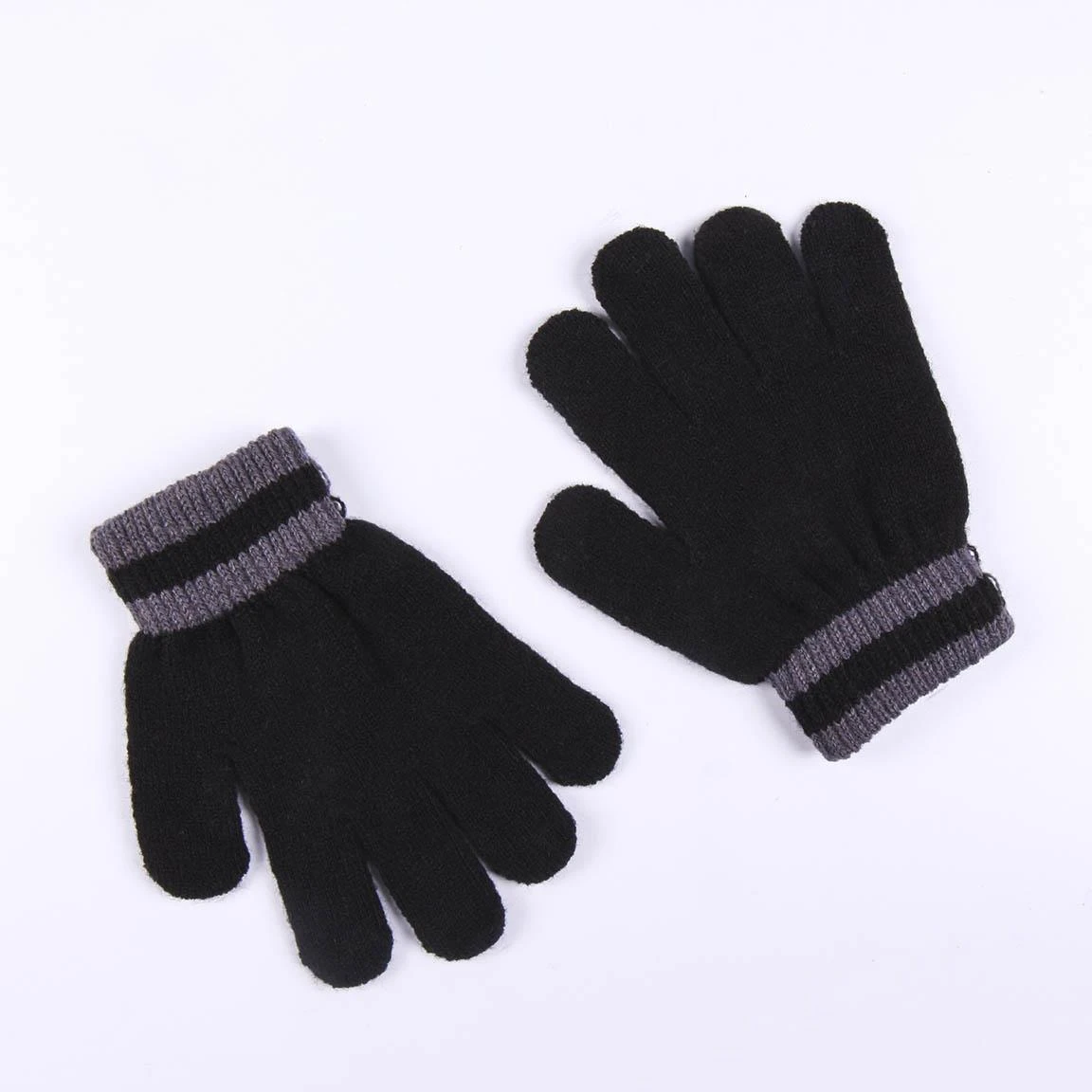Cerda AVENGERS - Set Bonnet Pompon + Gants + Tour De Cou - 3Pc Enfant 4 Cerda AVENGERS - Set Bonnet Pompon + Gants + Tour De Cou - 3Pc Enfant – Image 4